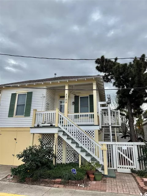 3705 Avenue Q 12, Galveston, TX 77550