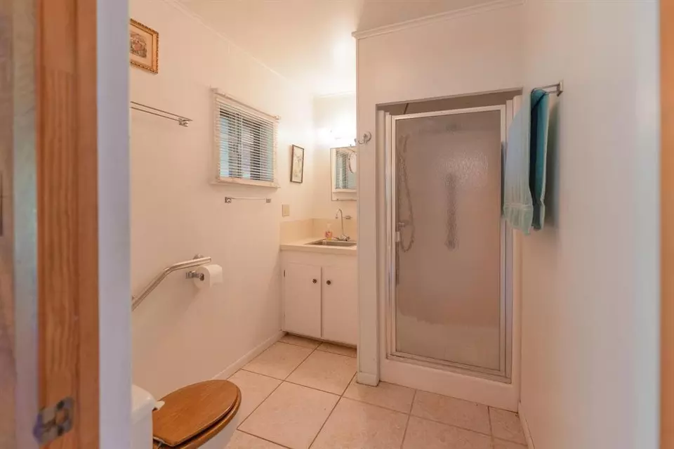 Bath - 980 Hill Farm Rd, Coldspring, TX 77331 photo 1 of 2