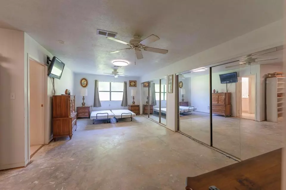 Bedroom - 980 Hill Farm Rd, Coldspring, TX 77331 photo 2 of 2