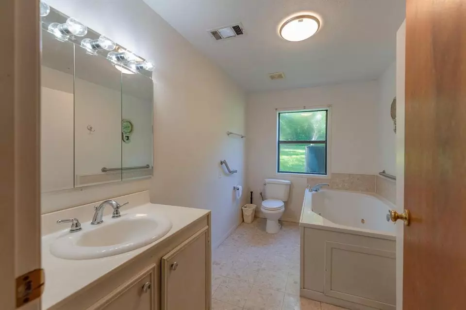 Bath - 980 Hill Farm Rd, Coldspring, TX 77331 photo 2 of 2