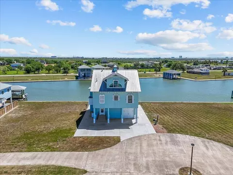2000 Laguna Harbor Cove Blvd, Port Bolivar, TX 77650