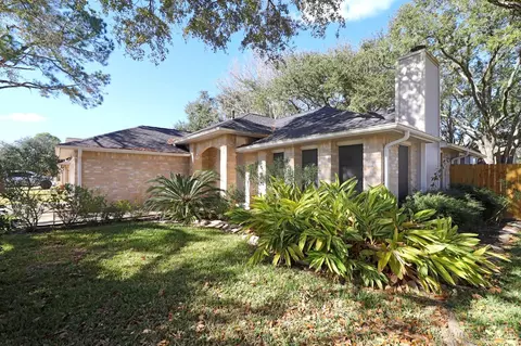 2120 Bennigan St, League City, TX 77573