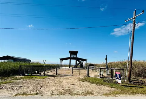 1217 N Monkhouse Dr, Crystal Beach, TX 77650