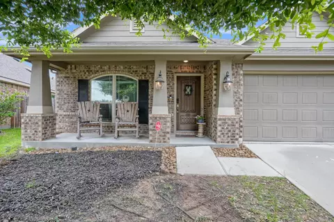676 Oak Circle Dr E, Conroe, TX 77301