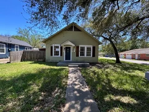 400 N Stevenson St, Eagle Lake, TX 77434