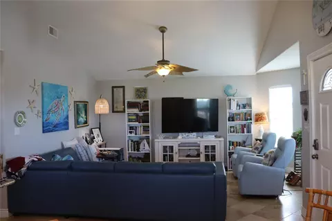 4123 Reeves Dr, Galveston, TX 77554