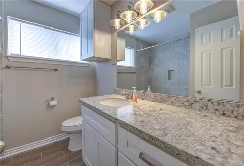 Bath - 1063 Apache Falls Dr, Katy, TX 77450 photo 3 of 3