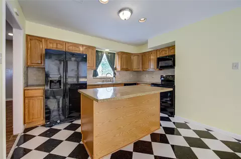 Kitchen - 1063 Apache Falls Dr, Katy, TX 77450 photo 1 of 2