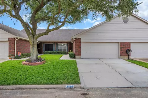 3310 Country Meadows Ct, Pearland, TX 77584
