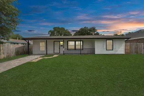1534 Wayside Dr, Texas City, TX 77590