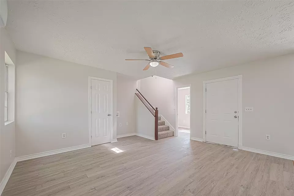 Living - 913 Nevell St, Cleveland, TX 77327 photo 4 of 5