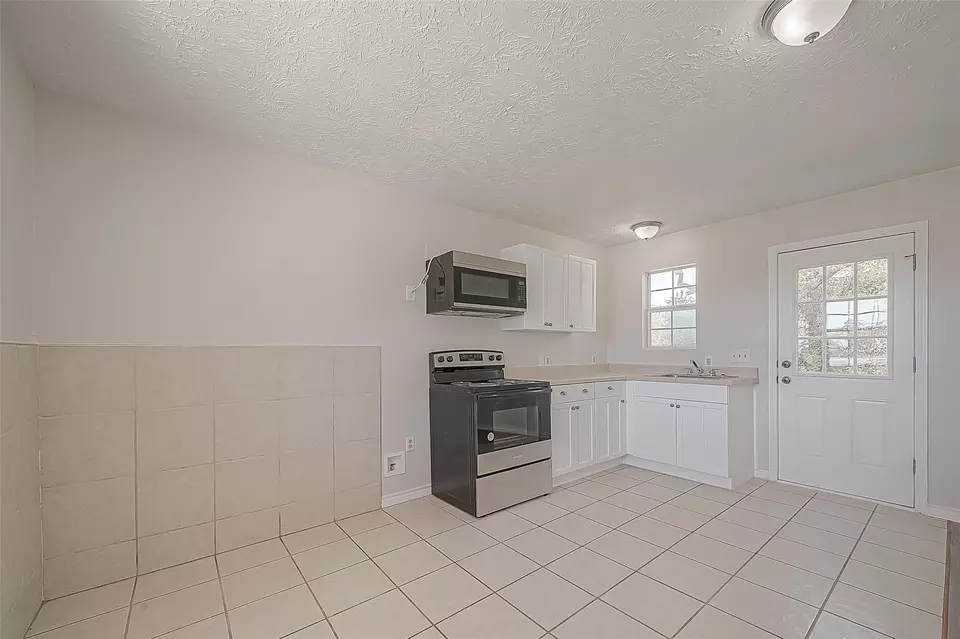 Kitchen - 913 Nevell St, Cleveland, TX 77327 photo 3 of 3