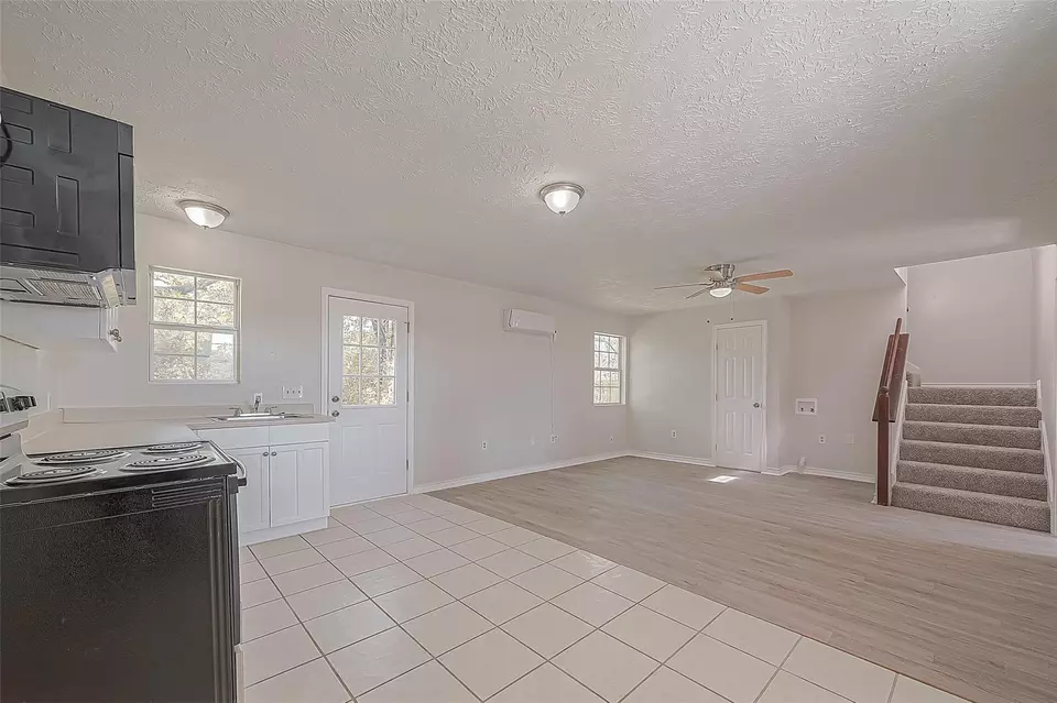 Living - 913 Nevell St, Cleveland, TX 77327 photo 5 of 5