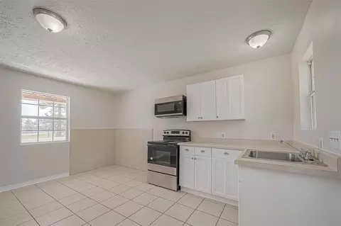 Kitchen - 913 Nevell St, Cleveland, TX 77327 photo 1 of 3