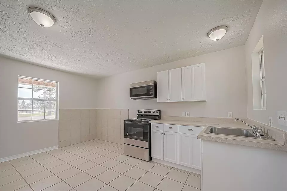 Kitchen - 913 Nevell St, Cleveland, TX 77327 photo 1 of 3