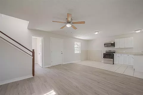 Living - 913 Nevell St, Cleveland, TX 77327 photo 1 of 5