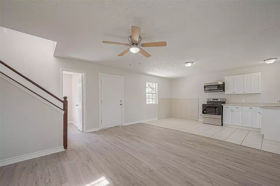 Living - 913 Nevell St, Cleveland, TX 77327 photo 1 of 5