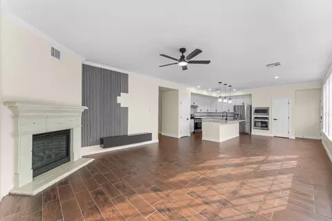 Living - 6330 N Borg Breakpoint Dr N, Spring, TX 77379 photo 7 of 10
