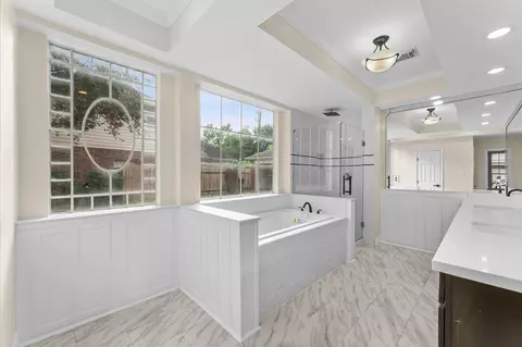Bath - 6330 N Borg Breakpoint Dr N, Spring, TX 77379 photo 2 of 9