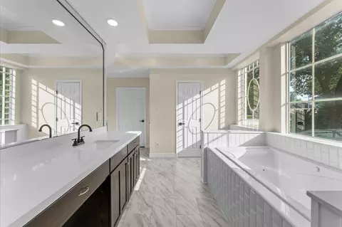 Bath - 6330 N Borg Breakpoint Dr N, Spring, TX 77379 photo 5 of 9