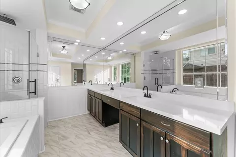 Bath - 6330 N Borg Breakpoint Dr N, Spring, TX 77379 photo 3 of 9