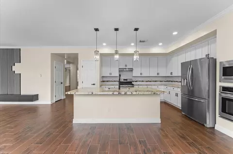 Kitchen - 6330 N Borg Breakpoint Dr N, Spring, TX 77379 photo 2 of 2