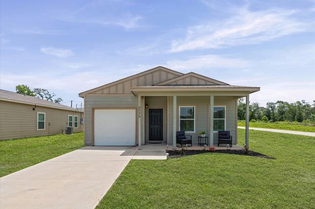 2550 18th St, Hempstead, TX 77445