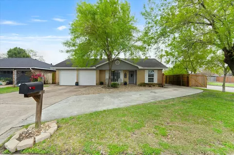 202 County Fair Dr, Houston, TX 77060