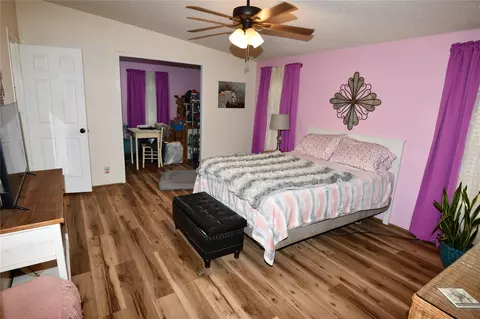 Bedroom - 101 Pinewood Dr, Shepherd, TX 77371 photo 4 of 6