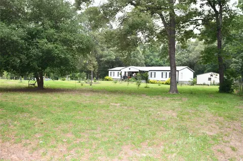 Exterior - 101 Pinewood Dr, Shepherd, TX 77371 photo 2 of 11