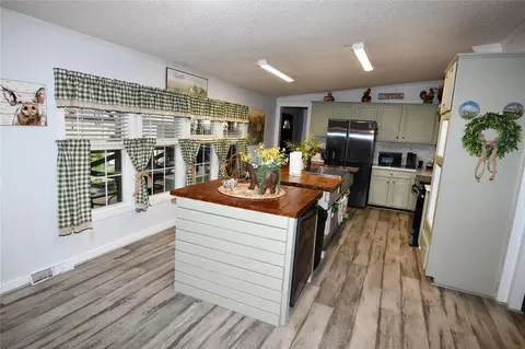Kitchen - 101 Pinewood Dr, Shepherd, TX 77371 photo 1 of 3