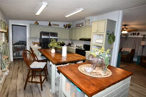 Kitchen - 101 Pinewood Dr, Shepherd, TX 77371 photo 2 of 3