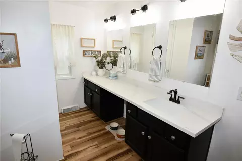Bath - 101 Pinewood Dr, Shepherd, TX 77371 photo 3 of 3