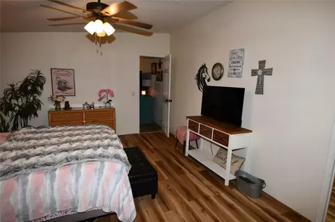Bedroom - 101 Pinewood Dr, Shepherd, TX 77371 photo 6 of 6