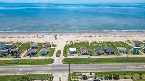 22502 Kennedy Dr, Galveston, TX 77554