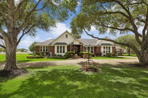 428 Briar Creek Ln, Sealy, TX 77474