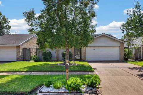 11911 Brook Meadows Ln, Meadows Place, TX 77477