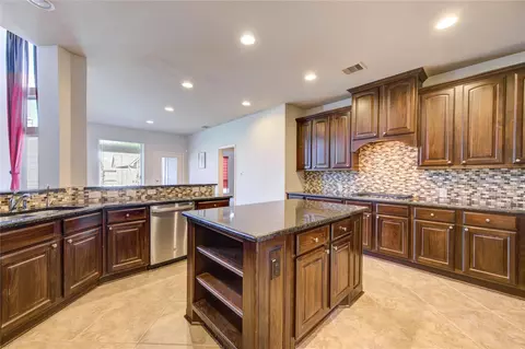 Kitchen - 13419 Breakwater Path Loop Loop, Houston, TX 77044 photo 2 of 2