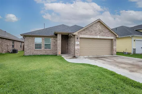 526 N 2nd St, La Porte, TX 77571