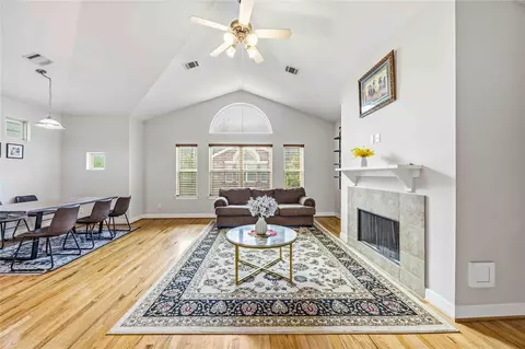 3635 Main Plaza Dr, Houston, TX 77025