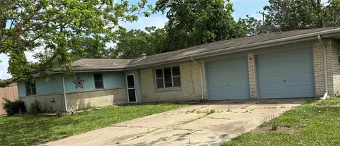 1133 25th Ave N, Texas City, TX 77590