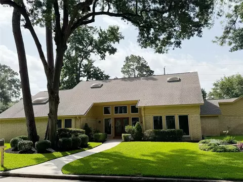 6735 Gentle Bend Dr, Houston, TX 77069