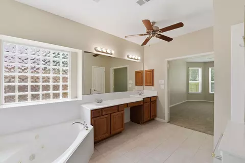 Bath - 3414 Hackberry Ct, Spring, TX 77388 photo 2 of 8