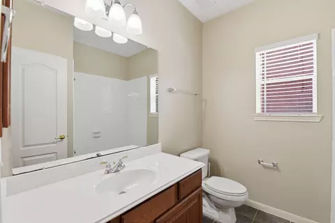 Bath - 3414 Hackberry Ct, Spring, TX 77388 photo 4 of 8