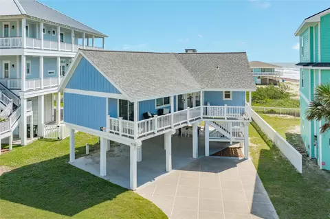 4230 Pirates Dr, Galveston, TX 77554