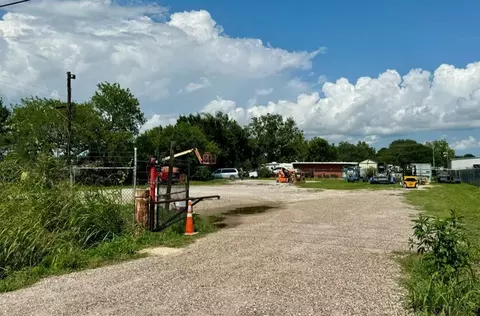 965 S Front St, Angleton, TX 77515 photo 1