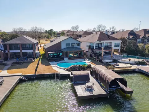2 Villas Ways Dr, Montgomery, TX 77356