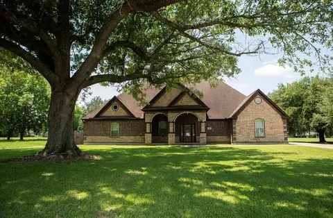8951 N Garden Dr, Beaumont, TX 77705