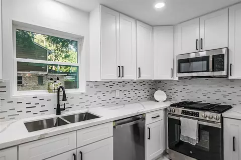Kitchen - 4023 Laverock Rd, Spring, TX 77388 photo 4 of 5