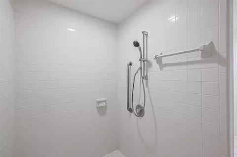 Bath - 4023 Laverock Rd, Spring, TX 77388 photo 1 of 5
